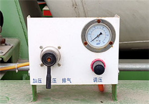 三轮/五轮混凝土搅拌车(图4) 三轮/五轮混凝土搅拌车(图4)
